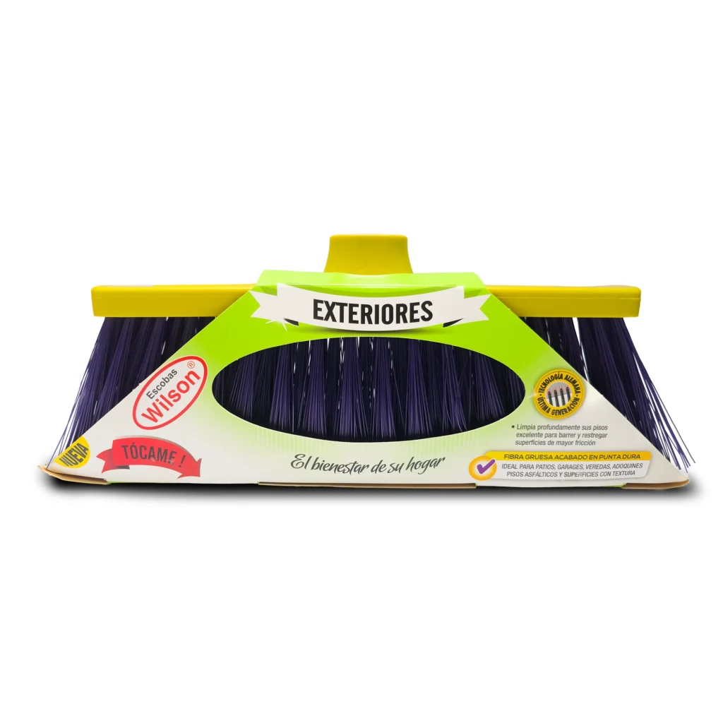 Escoba para exteriores con etiqueta descriptiva